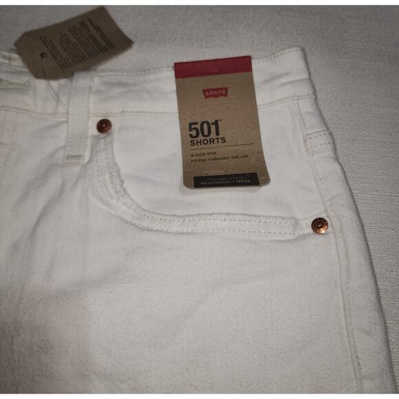 Levi's 501 shorts original 32'' waists a high rise fitted through the hip - Picture 3 of 9